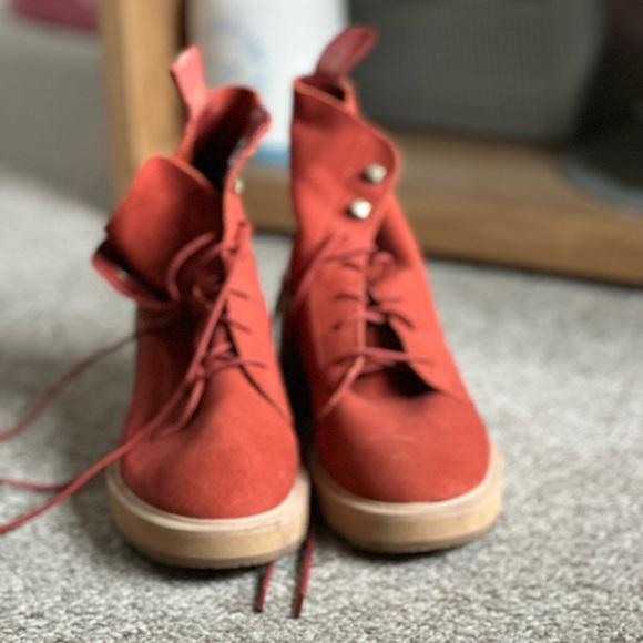 Sorel suede burnt orange bootie (women’s) - Picture 4 of 7